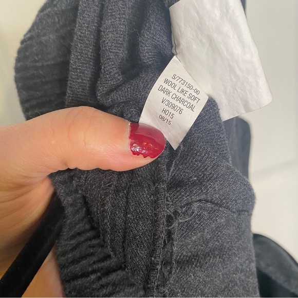 Old Navy Wool Like Soft Dark Charcoal Cuffed Ankle Pants Size Medium - Picture 10 of 10